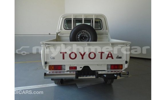 Acheter Import Voiture Toyota Land Cruiser Blanc à Import - Dubai, Kampot Province Acheter Import Voiture Toyota Land Cruiser Blanc à Import - Dubai, Kampot Province