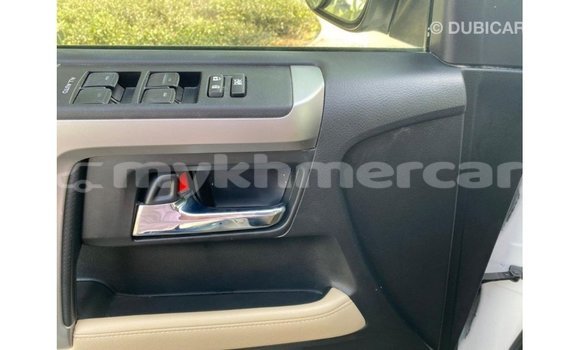 Acheter Import Utilitaire Toyota HiAce Blanc à Import - Dubai, Kampot Province Acheter Import Utilitaire Toyota HiAce Blanc à Import - Dubai, Kampot Province