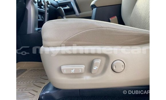 Acheter Import Utilitaire Toyota HiAce Blanc à Import - Dubai, Kampot Province Acheter Import Utilitaire Toyota HiAce Blanc à Import - Dubai, Kampot Province