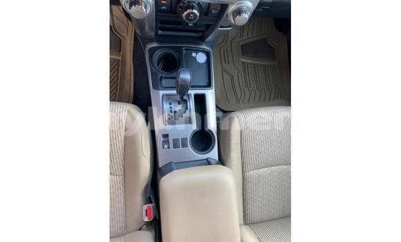 Acheter Import Utilitaire Toyota HiAce Blanc à Import - Dubai, Kampot Province Acheter Import Utilitaire Toyota HiAce Blanc à Import - Dubai, Kampot Province