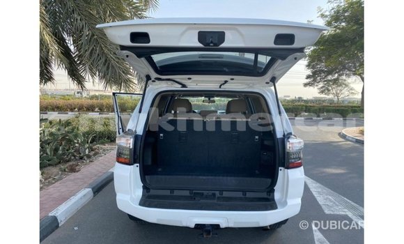 Acheter Import Utilitaire Toyota HiAce Blanc à Import - Dubai, Kampot Province Acheter Import Utilitaire Toyota HiAce Blanc à Import - Dubai, Kampot Province
