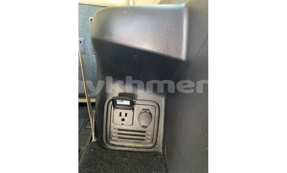 Acheter Import Utilitaire Toyota HiAce Blanc à Import - Dubai, Kampot Province Acheter Import Utilitaire Toyota HiAce Blanc à Import - Dubai, Kampot Province