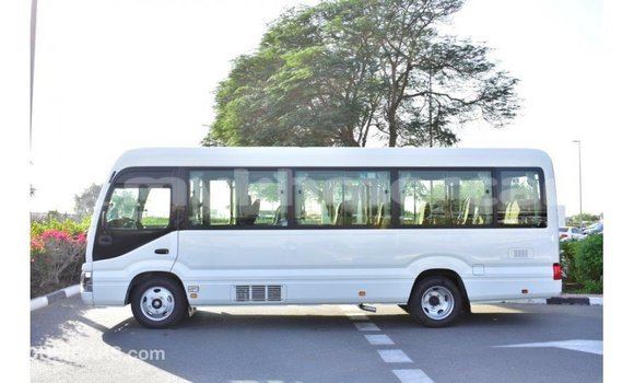 Acheter Import Voiture Toyota Coaster Blanc à Import - Dubai, Kampot Province Acheter Import Voiture Toyota Coaster Blanc à Import - Dubai, Kampot Province