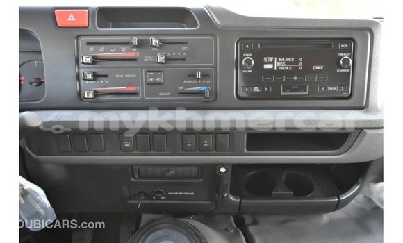 Acheter Import Voiture Toyota Coaster Blanc à Import - Dubai, Kampot Province Acheter Import Voiture Toyota Coaster Blanc à Import - Dubai, Kampot Province