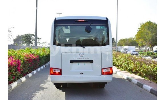 Acheter Import Voiture Toyota Coaster Blanc à Import - Dubai, Kampot Province Acheter Import Voiture Toyota Coaster Blanc à Import - Dubai, Kampot Province