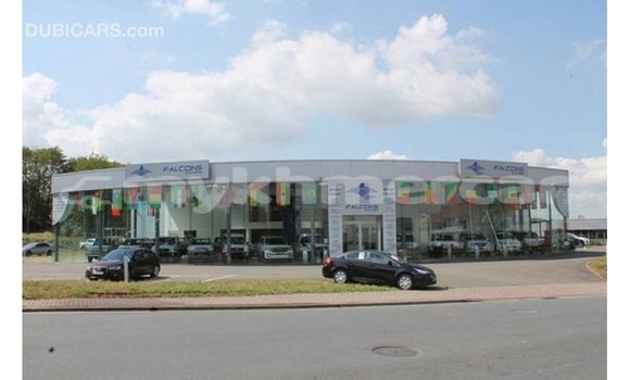 Acheter Import Voiture Toyota Hilux Blanc à Import - Dubai, Kampot Province Acheter Import Voiture Toyota Hilux Blanc à Import - Dubai, Kampot Province