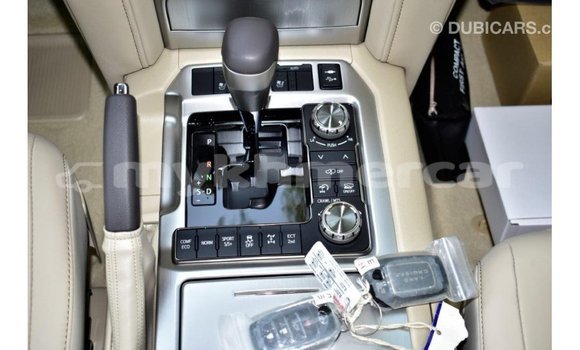 Acheter Import Voiture Toyota Land Cruiser Blanc à Import - Dubai, Kampot Province Acheter Import Voiture Toyota Land Cruiser Blanc à Import - Dubai, Kampot Province