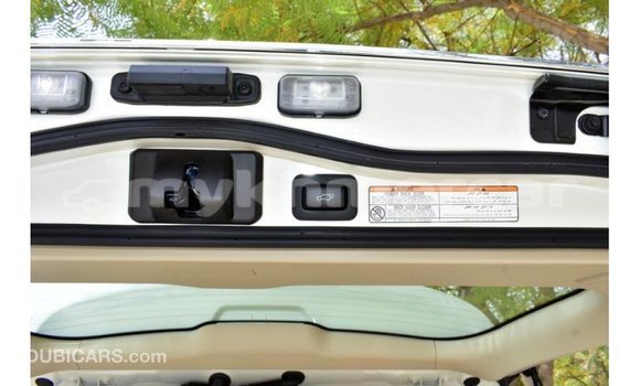 Acheter Import Voiture Toyota Land Cruiser Blanc à Import - Dubai, Kampot Province Acheter Import Voiture Toyota Land Cruiser Blanc à Import - Dubai, Kampot Province