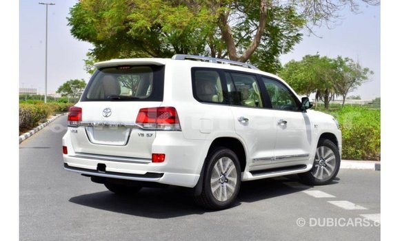 Acheter Import Voiture Toyota Land Cruiser Blanc à Import - Dubai, Kampot Province Acheter Import Voiture Toyota Land Cruiser Blanc à Import - Dubai, Kampot Province