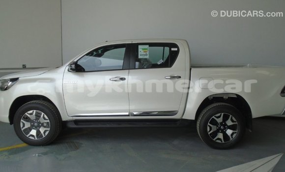 Acheter Import Voiture Toyota Hilux Blanc à Import - Dubai, Kampot Province Acheter Import Voiture Toyota Hilux Blanc à Import - Dubai, Kampot Province