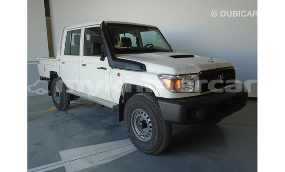 Acheter Import Voiture Toyota Land Cruiser Blanc à Import - Dubai, Kampot Province Acheter Import Voiture Toyota Land Cruiser Blanc à Import - Dubai, Kampot Province