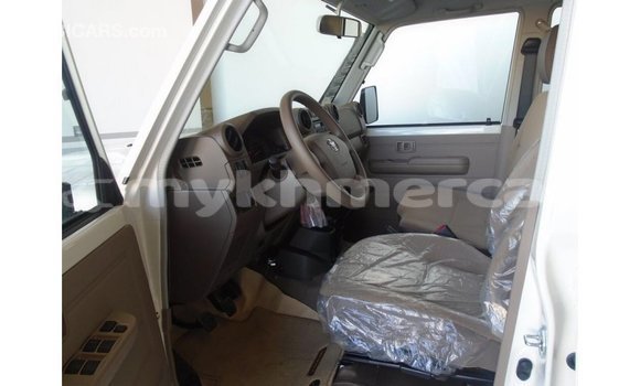Acheter Import Voiture Toyota Land Cruiser Blanc à Import - Dubai, Kampot Province Acheter Import Voiture Toyota Land Cruiser Blanc à Import - Dubai, Kampot Province
