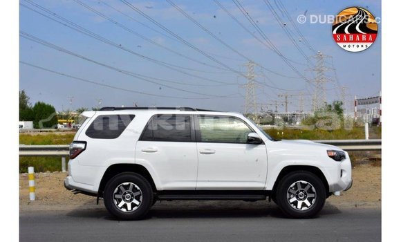 Acheter Import Utilitaire Toyota HiAce Blanc à Import - Dubai, Kampot Province Acheter Import Utilitaire Toyota HiAce Blanc à Import - Dubai, Kampot Province