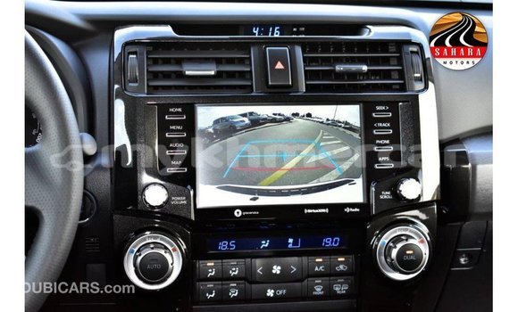 Acheter Import Utilitaire Toyota HiAce Blanc à Import - Dubai, Kampot Province Acheter Import Utilitaire Toyota HiAce Blanc à Import - Dubai, Kampot Province