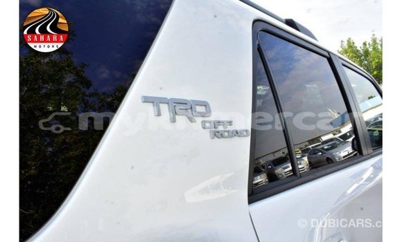 Acheter Import Utilitaire Toyota HiAce Blanc à Import - Dubai, Kampot Province Acheter Import Utilitaire Toyota HiAce Blanc à Import - Dubai, Kampot Province