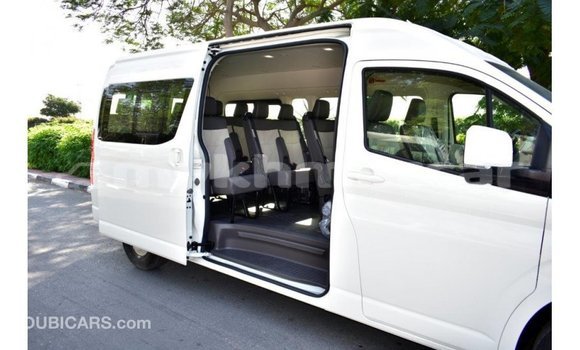 Acheter Import Voiture Toyota Hiace Blanc à Import - Dubai, Kampot Province Acheter Import Voiture Toyota Hiace Blanc à Import - Dubai, Kampot Province
