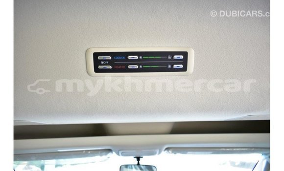 Acheter Import Voiture Toyota Hiace Blanc à Import - Dubai, Kampot Province Acheter Import Voiture Toyota Hiace Blanc à Import - Dubai, Kampot Province