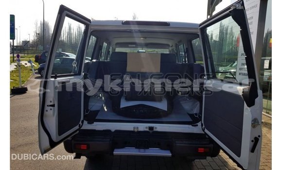 Acheter Import Voiture Toyota Land Cruiser Blanc à Import - Dubai, Kampot Province Acheter Import Voiture Toyota Land Cruiser Blanc à Import - Dubai, Kampot Province