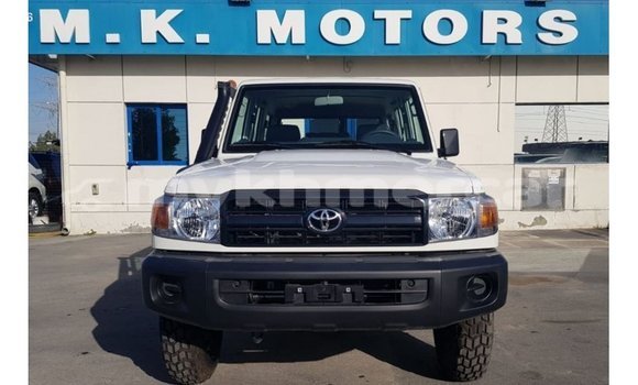 Buy Import Toyota Land Cruiser White Car in Import - Dubai in Kampot Province Buy Import Toyota Land Cruiser White Car in Import - Dubai in Kampot Province