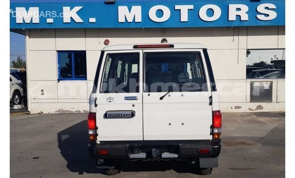 Buy Import Toyota Land Cruiser White Car in Import - Dubai in Kampot Province Buy Import Toyota Land Cruiser White Car in Import - Dubai in Kampot Province