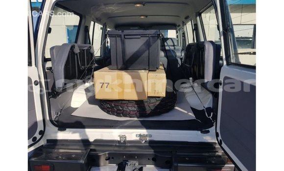 Buy Import Toyota Land Cruiser White Car in Import - Dubai in Kampot Province Buy Import Toyota Land Cruiser White Car in Import - Dubai in Kampot Province