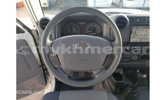 Buy Import Toyota Land Cruiser White Car in Import - Dubai in Kampot Province Buy Import Toyota Land Cruiser White Car in Import - Dubai in Kampot Province