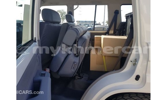 Buy Import Toyota Land Cruiser White Car in Import - Dubai in Kampot Province Buy Import Toyota Land Cruiser White Car in Import - Dubai in Kampot Province
