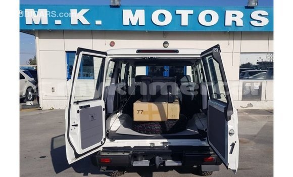 Buy Import Toyota Land Cruiser White Car in Import - Dubai in Kampot Province Buy Import Toyota Land Cruiser White Car in Import - Dubai in Kampot Province