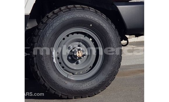 Buy Import Toyota Land Cruiser White Car in Import - Dubai in Kampot Province Buy Import Toyota Land Cruiser White Car in Import - Dubai in Kampot Province