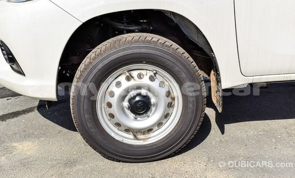 Acheter Import Voiture Toyota Hilux Blanc à Import - Dubai, Kampot Province Acheter Import Voiture Toyota Hilux Blanc à Import - Dubai, Kampot Province