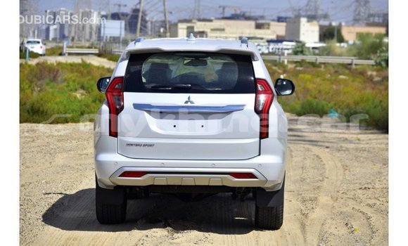 Acheter Import Voiture Mitsubishi Montero Blanc à Import - Dubai, Kampot Province Acheter Import Voiture Mitsubishi Montero Blanc à Import - Dubai, Kampot Province