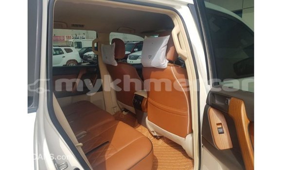 Buy Import Toyota Land Cruiser White Car in Import - Dubai in Kampot Province Buy Import Toyota Land Cruiser White Car in Import - Dubai in Kampot Province