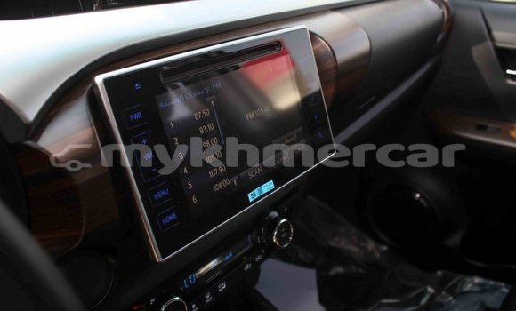 Acheter Import Voiture Toyota Hilux Blanc à Import - Dubai, Kampot Province Acheter Import Voiture Toyota Hilux Blanc à Import - Dubai, Kampot Province