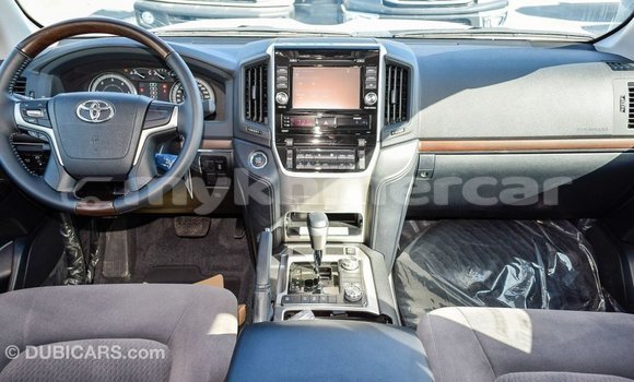 Acheter Import Voiture Toyota Land Cruiser Blanc à Import - Dubai, Kampot Province Acheter Import Voiture Toyota Land Cruiser Blanc à Import - Dubai, Kampot Province