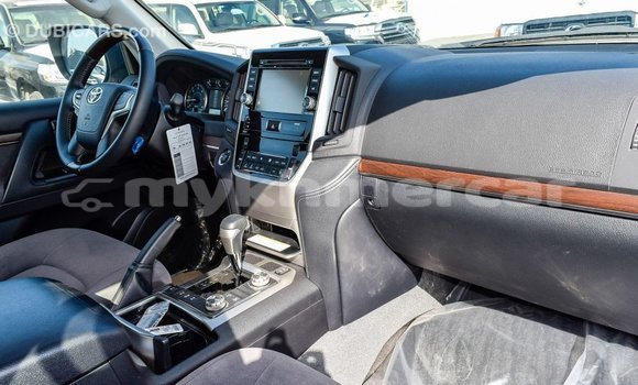 Acheter Import Voiture Toyota Land Cruiser Blanc à Import - Dubai, Kampot Province Acheter Import Voiture Toyota Land Cruiser Blanc à Import - Dubai, Kampot Province