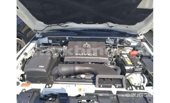 Acheter Import Voiture Mitsubishi Pajero Blanc à Import - Dubai, Kampot Province Acheter Import Voiture Mitsubishi Pajero Blanc à Import - Dubai, Kampot Province