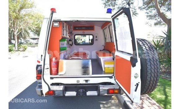 Acheter Import Voiture Toyota Land Cruiser Blanc à Import - Dubai, Kampot Province Acheter Import Voiture Toyota Land Cruiser Blanc à Import - Dubai, Kampot Province