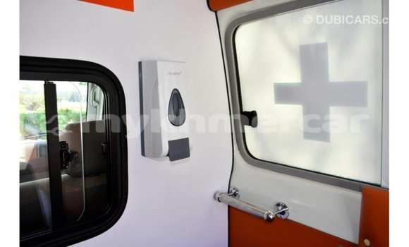 Acheter Import Voiture Toyota Land Cruiser Blanc à Import - Dubai, Kampot Province Acheter Import Voiture Toyota Land Cruiser Blanc à Import - Dubai, Kampot Province