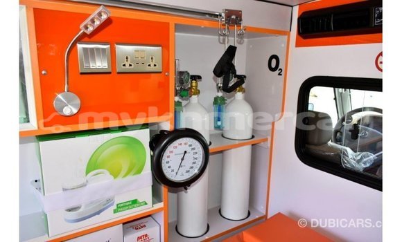 Acheter Import Voiture Toyota Land Cruiser Blanc à Import - Dubai, Kampot Province Acheter Import Voiture Toyota Land Cruiser Blanc à Import - Dubai, Kampot Province