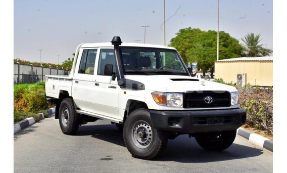 Acheter Import Voiture Toyota Land Cruiser Blanc à Import - Dubai, Kampot Province Acheter Import Voiture Toyota Land Cruiser Blanc à Import - Dubai, Kampot Province