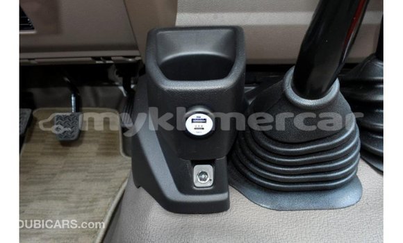 Acheter Import Voiture Toyota Land Cruiser Blanc à Import - Dubai, Kampot Province Acheter Import Voiture Toyota Land Cruiser Blanc à Import - Dubai, Kampot Province