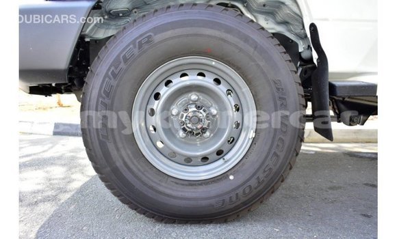 Acheter Import Voiture Toyota Land Cruiser Blanc à Import - Dubai, Kampot Province Acheter Import Voiture Toyota Land Cruiser Blanc à Import - Dubai, Kampot Province