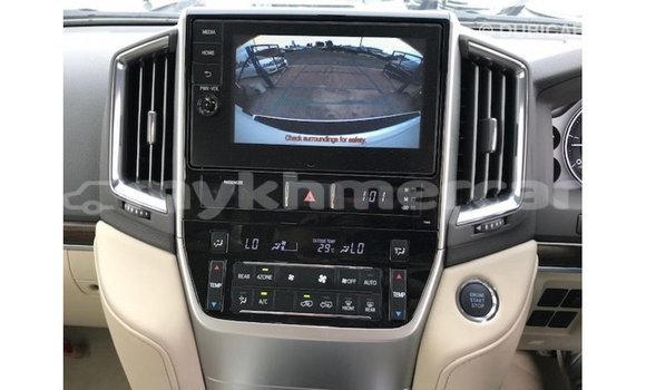 Acheter Import Voiture Toyota Land Cruiser Blanc à Import - Dubai, Kampot Province Acheter Import Voiture Toyota Land Cruiser Blanc à Import - Dubai, Kampot Province