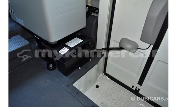 Acheter Import Voiture Toyota Coaster Blanc à Import - Dubai, Kampot Province Acheter Import Voiture Toyota Coaster Blanc à Import - Dubai, Kampot Province