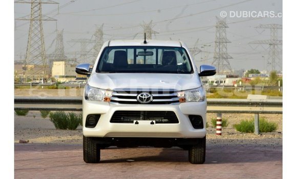 Acheter Import Voiture Toyota Hilux Blanc à Import - Dubai, Kampot Province Acheter Import Voiture Toyota Hilux Blanc à Import - Dubai, Kampot Province