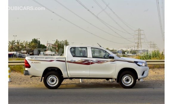 Acheter Import Voiture Toyota Hilux Blanc à Import - Dubai, Kampot Province Acheter Import Voiture Toyota Hilux Blanc à Import - Dubai, Kampot Province