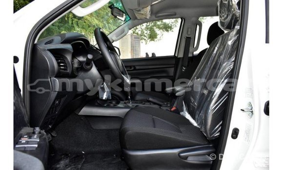 Acheter Import Voiture Toyota Hilux Blanc à Import - Dubai, Kampot Province Acheter Import Voiture Toyota Hilux Blanc à Import - Dubai, Kampot Province