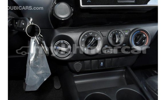 Acheter Import Voiture Toyota Hilux Blanc à Import - Dubai, Kampot Province Acheter Import Voiture Toyota Hilux Blanc à Import - Dubai, Kampot Province