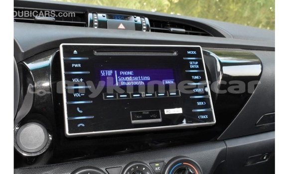 Acheter Import Voiture Toyota Hilux Blanc à Import - Dubai, Kampot Province Acheter Import Voiture Toyota Hilux Blanc à Import - Dubai, Kampot Province