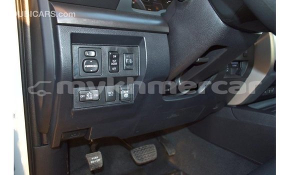 Acheter Import Voiture Toyota Tundra Blanc à Import - Dubai, Kampot Province Acheter Import Voiture Toyota Tundra Blanc à Import - Dubai, Kampot Province